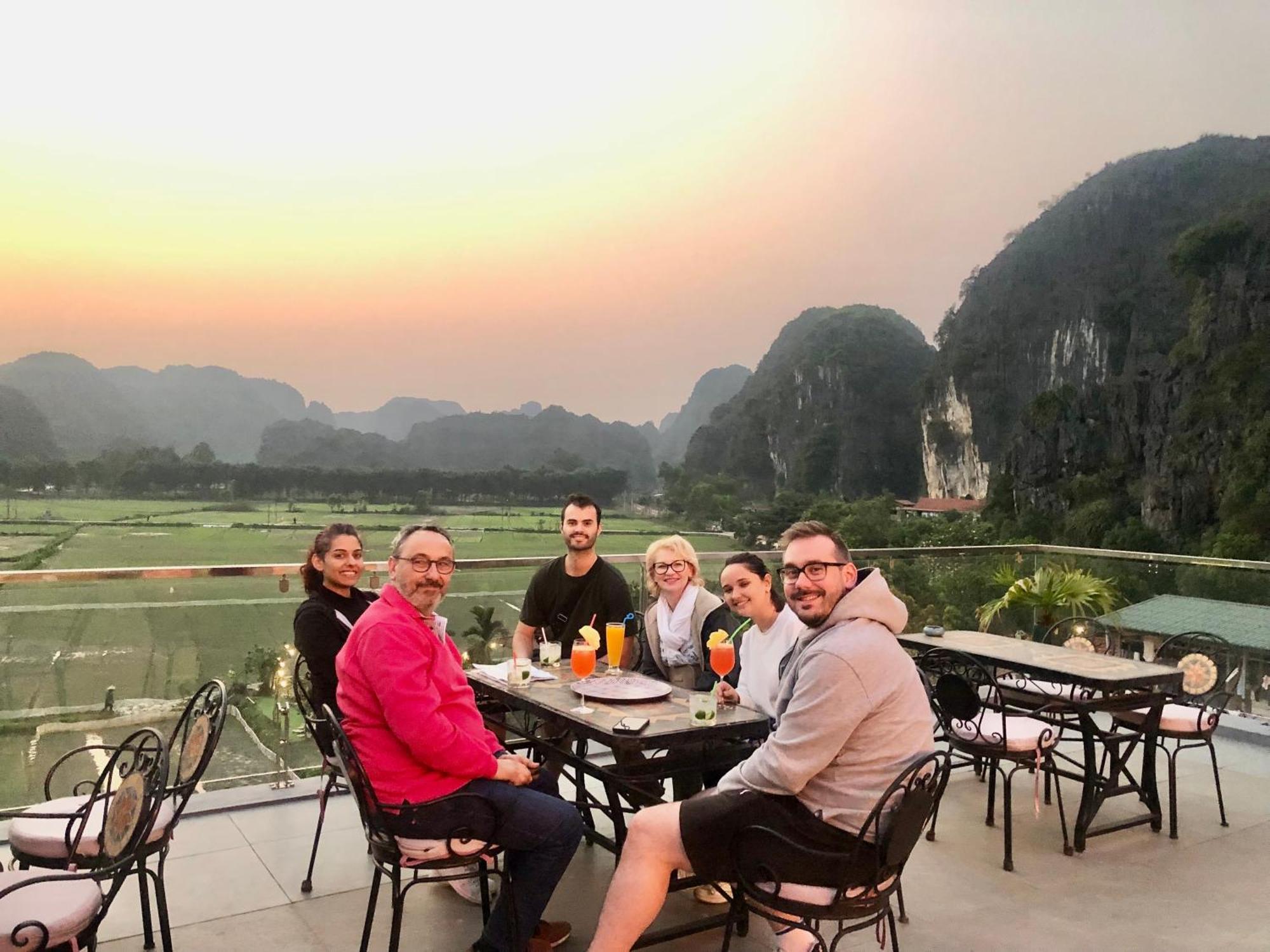 Liberty Hall Tam Coc Hotel & Villa Ніньбінь Екстер'єр фото